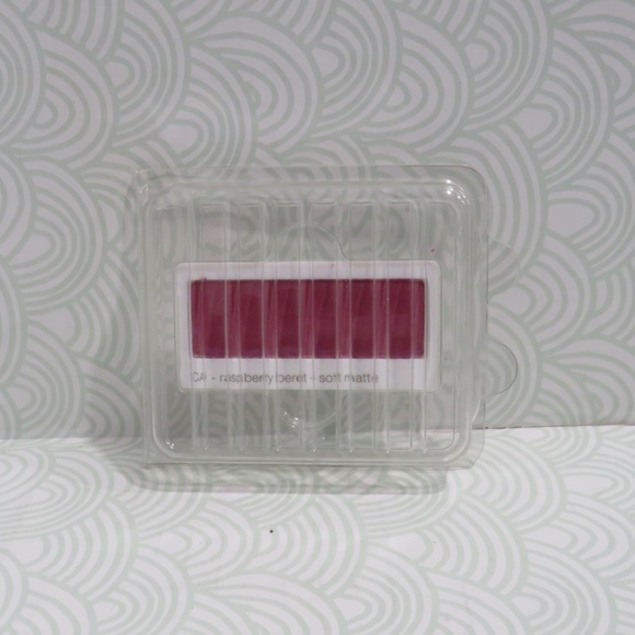 CLINIQUE💥SOFT MATTE EYESHADOW #CA RASPBERRY BERET REFILL💥 - Picture 3 of 5